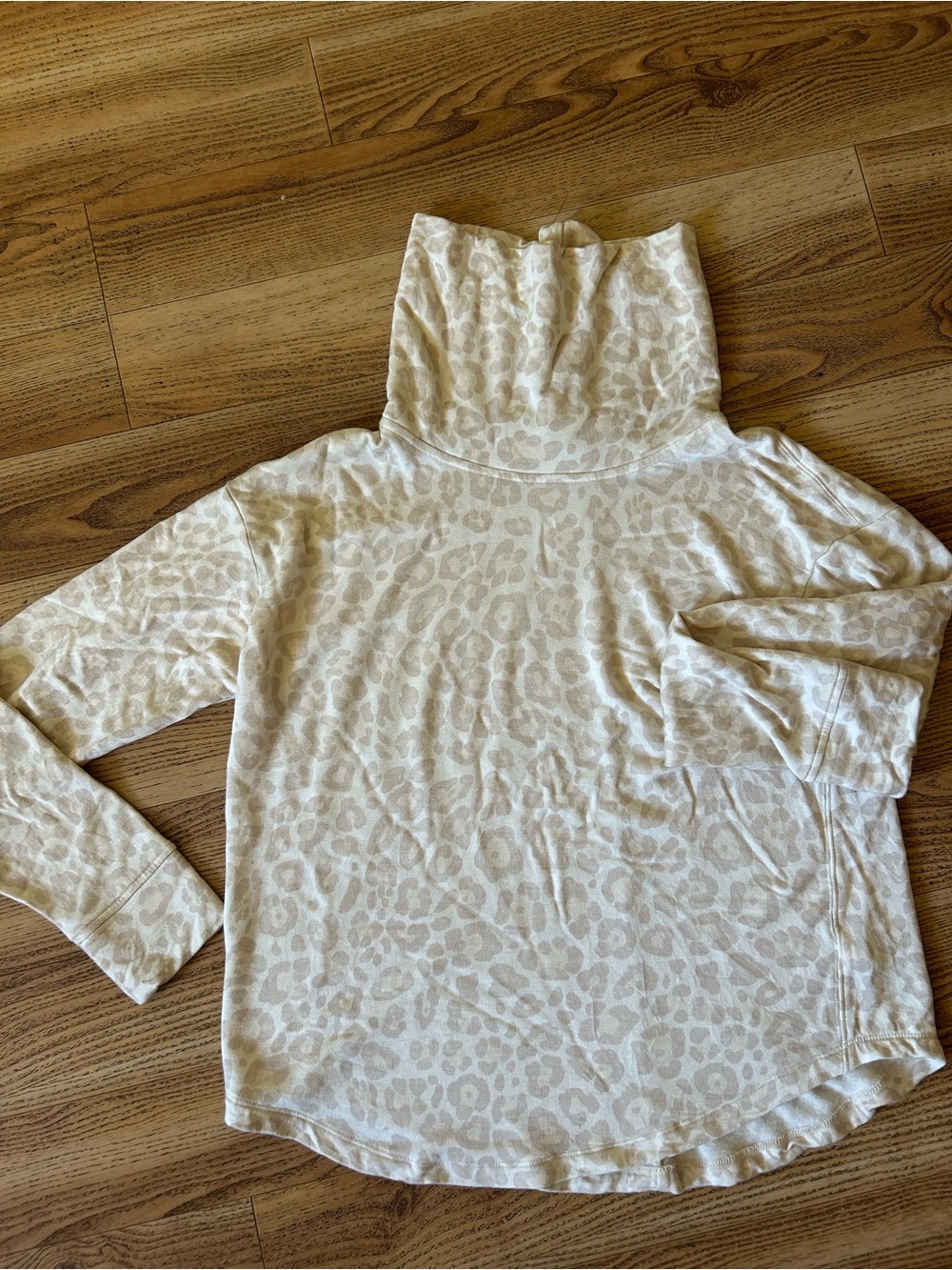 Splendid Neutral Leopard Print Turtleneck sweater long sleeve
